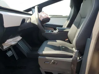 2024 Tesla Cybertruck Cyberbeast z VIN 7G2CEHEE6RA019467, wystawiony jako Copart lot #64861264 z przebiegiem 1776 mil mil oraz Szkody całkowita. Historia ofert i sprzedaży dostępna na DreamBid. Obrazek 7.
