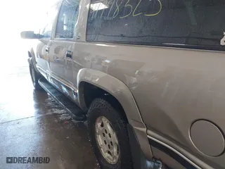 1999 GMC Suburban with VIN 3GKFK16R7XG549530, listed as a IAAI auction lot 41778323 with 174,866 mi miles. Bid and sale history available at carsss.com. Image 6.