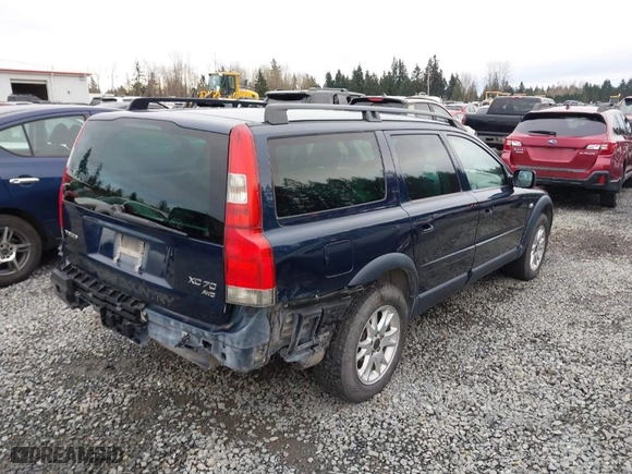 2004 Volvo V70 XC70 with VIN YV1SZ59H241153042, listed as a IAAI auction lot 41615531 with NaN miles. Bid and sale history available at carsss.com. Image 4.
