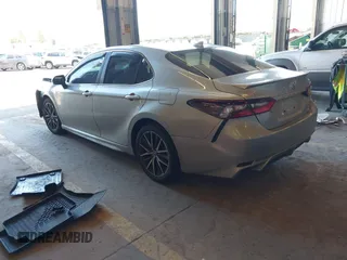 2023 Toyota Camry SE z VIN 4T1G11BK4PU093457, wystawiony jako IAAI lot #42061933 z przebiegiem 21 275 mil mil oraz . Historia ofert i sprzedaży dostępna na DreamBid. Obrazek 3.