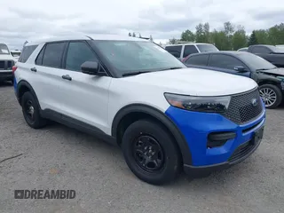 2021 Ford Police Interceptor Utility z VIN 1FM5K8AW5MNA05717, wystawiony jako IAAI lot #42130222 z przebiegiem 79 405 mil mil oraz . Historia ofert i sprzedaży dostępna na DreamBid. Obrazek 1.