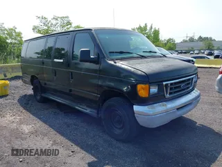 2003 Ford Econoline Passenger XL z VIN 1FBSS31L83HB03495, wystawiony jako IAAI lot #42380405 z przebiegiem 115 028 mil mil oraz . Historia ofert i sprzedaży dostępna na DreamBid. Obrazek 1.