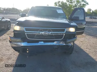 2007 Chevrolet Silverado 1500HD LT1 z VIN 1GCGC13U17F197536, wystawiony jako IAAI lot #42167105 z przebiegiem 177 604 mil mil oraz . Historia ofert i sprzedaży dostępna na DreamBid. Obrazek 6.