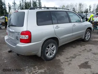 2006 Toyota Highlander Hybrid with VIN JTEEW21A060032541, listed as a IAAI auction lot 41912190 with 205,779 mi miles. Bid and sale history available at carsss.com. Image 4.