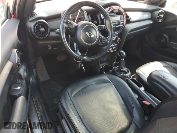 2016 MINI Hardtop z VIN WMWXP5C57G2D15410, wystawiony jako Copart lot #62340695 z przebiegiem 84 409 mil mil oraz Czysty tytuł • Clean title. Historia ofert i sprzedaży dostępna na DreamBid. Obrazek 8.