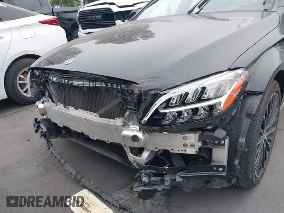 2019 Mercedes-Benz C 300 with VIN 55SWF8DBXKU303017, listed as a IAAI auction lot 41841700 with Not Provided miles and . Bid and sale history available at DreamBid. Image 6.
