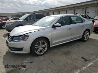 2014 Volkswagen Passat SE z VIN 1VWBT7A30EC076841, wystawiony jako Copart lot #52970685 z przebiegiem 142 628 mil mil oraz Szkody całkowita. Historia ofert i sprzedaży dostępna na DreamBid. Obrazek 1.