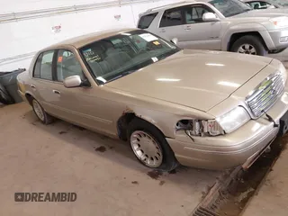2000 Ford Crown Victoria LX z VIN 2FAFP74W2YX110824, wystawiony jako IAAI lot #42274655 z przebiegiem 93 653 mil mil oraz . Historia ofert i sprzedaży dostępna na DreamBid. Obrazek 1.