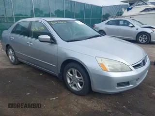2007 Honda Accord EX с VIN 1HGCM56717A156590, выставлен на аукционе IAAI как лот 42363432 с пробегом 70 696 миль миль и . История ставок и продаж доступна на DreamBid. Изображение 1.