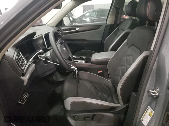 2024 Volkswagen Atlas Peak Edition SE with VIN 1V2CR2CA4RC581662, listed as a Copart auction lot 45403425 with 8,151 mi miles and Salvage title. Bid and sale history available at DreamBid. Image 7.