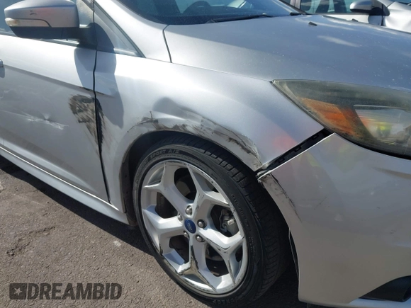 2014 Ford Focus ST with VIN 1FADP3L94EL422471, listed as a IAAI auction lot 41950492 with 80,440 mi miles and . Bid and sale history available at carsss.com. Image 6.