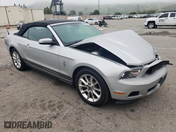 2011 Ford Mustang V6 z VIN 1ZVBP8EM9B5131834, wystawiony jako Copart lot #52545465 z przebiegiem 164 357 mil mil oraz Szkoda całkowita • Salvage title. Historia ofert i sprzedaży dostępna na DreamBid. Obrazek 4.