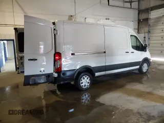 2022 Ford E-Transit Cargo with VIN 1FTBW9CK2NKA33103, listed as a Copart auction lot 62696104 with 27,706 mi miles and Salvage Title. Bid and sale history available at carsss.com. Image 3.