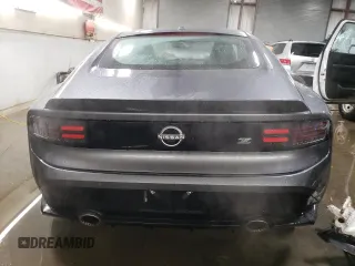 2024 Nissan Z Performance z VIN JN1BZ4BH4RM362110, wystawiony jako Copart lot #80097174 z przebiegiem 2 745 mil mil oraz Szkoda całkowita • Salvage title. Historia ofert i sprzedaży dostępna na DreamBid. Obrazek 6.