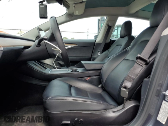 2022 Tesla Model 3 z VIN 5YJ3E1EA1NF368573, wystawiony jako Copart lot #58290615 z przebiegiem 83 229 mil mil oraz Czysty tytuł • Clean title. Historia ofert i sprzedaży dostępna na DreamBid. Obrazek 7.