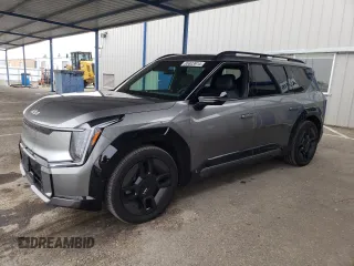 2024 Kia EV9 GT-Line with VIN KNDAEFS52R6031276, listed as a Copart auction lot 85803914 with 4,802 mi miles and Salvage Title. Bid and sale history available at carsss.com. Image 1.