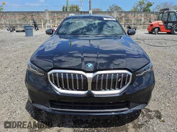 2024 BMW i5 eDrive40 with VIN WBY33FK02RCR91118, listed as a Copart auction lot 53308205 with Not Provided miles and Clean Title. Bid and sale history available at DreamBid. Image 5.