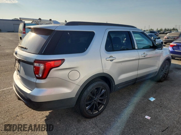 2017 Ford Explorer XLT z VIN 1FM5K7D81HGA03724, wystawiony jako Copart lot #65273065 z przebiegiem 129 554 mil mil oraz Czysty tytuł • Clean title. Historia ofert i sprzedaży dostępna na DreamBid. Obrazek 3.