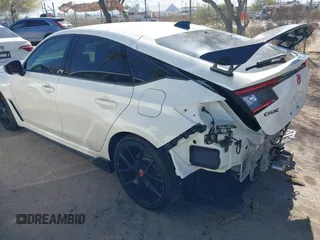 2025 Honda Civic Type R z VIN JHMFL5G4XSX002063, wystawiony jako IAAI lot #41979140 z przebiegiem 3 926 mil mil oraz . Historia ofert i sprzedaży dostępna na DreamBid. Obrazek 3.