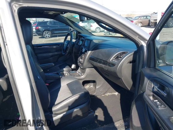 2014 Chrysler Town & Country S with VIN 2C4RC1HG2ER191665, listed as a IAAI auction lot 41874528 with 161,014 mi miles. Bid and sale history available at carsss.com. Image 5.