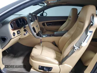 2005 Bentley Continental GT GT z VIN SCBCR63W05C028282, wystawiony jako Copart lot #57852775 z przebiegiem 54 446 mil mil oraz Tytuł czysty. Historia ofert i sprzedaży dostępna na DreamBid. Obrazek 7.