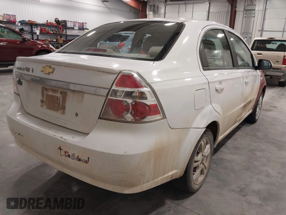 2011 Chevrolet Aveo 1LT z VIN KL1TD5DE4BB118796, wystawiony jako IAAI lot #41932392 z przebiegiem 128 034 mil mil oraz . Historia ofert i sprzedaży dostępna na DreamBid. Obrazek 4.