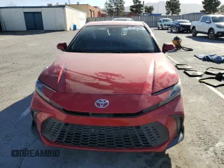 2025 Toyota Camry LE with VIN 4T1DAACK2SU098084, listed as a Copart auction lot 47142905 with 2,331 mi miles and Salvage Title. Bid and sale history available at carsss.com. Image 5.