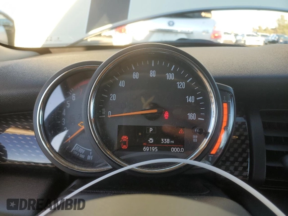 2018 MINI Hardtop Cooper S with VIN WMWXP7C59J2A47236, listed as a Copart auction lot 82917104 with 69,195 mi miles and Salvage Title. Bid and sale history available at DreamBid. Image 9.