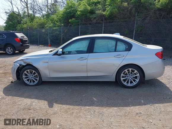 2018 BMW 3 Series 320i xDrive z VIN WBA8A3C5XJA494899, wystawiony jako IAAI lot #42092150 z przebiegiem 60 884 mil mil oraz . Historia ofert i sprzedaży dostępna na DreamBid. Obrazek 15.