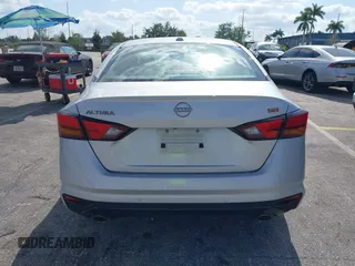 2024 Nissan Altima 2.5 SR with VIN 1N4BL4CV5RN370459, listed as a IAAI auction lot 42098086 with 42,852 mi miles. Bid and sale history available at carsss.com. Image 16.