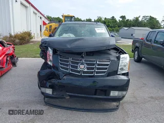 2009 Cadillac Escalade z VIN 1GYFC23249R116363, wystawiony jako IAAI lot #39887498 z przebiegiem 140 095 mil mil oraz . Historia ofert i sprzedaży dostępna na DreamBid. Obrazek 12.