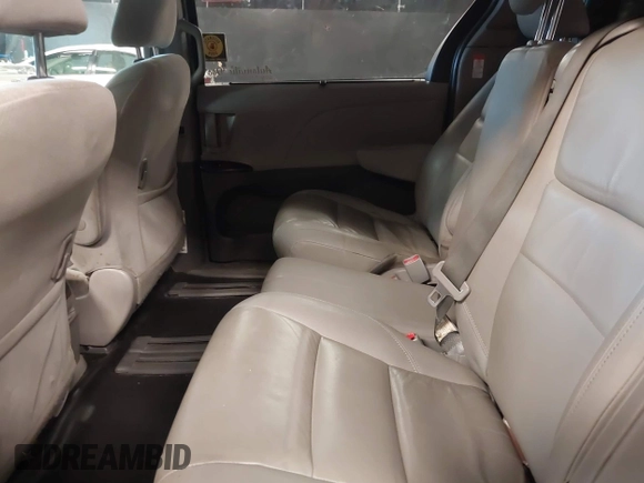 2018 Toyota Sienna LE Auto Access Seat with VIN 5TDKZ3DC3JS906162, listed as a IAAI auction lot 41863331 with 200,655 mi miles. Bid and sale history available at carsss.com. Image 8.