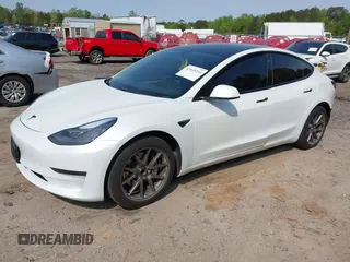 2021 Tesla Model 3 Standard Range Plus z VIN 5YJ3E1EA9MF027985, wystawiony jako IAAI lot #42045254 z przebiegiem 42 353 mil mil oraz . Historia ofert i sprzedaży dostępna na DreamBid. Obrazek 2.