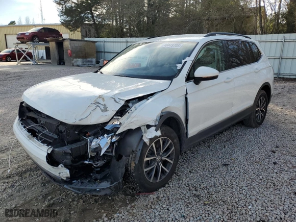 2020 Volkswagen Tiguan SE with VIN 3VV3B7AX3LM144530, listed as a Copart auction lot 46449705 with 33,487 mi miles and Salvage Title. Bid and sale history available at carsss.com. Image 1.