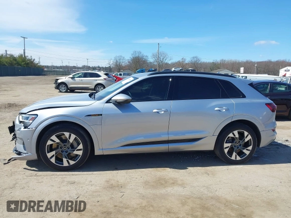 2022 Audi e-tron Premium с VIN WA1AAAGEXNB047650, выставлен на аукционе IAAI как лот 41782598 с пробегом 45 906 миль миль и . История ставок и продаж доступна на DreamBid. Изображение 14.