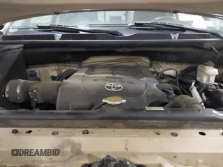 2017 Toyota Tundra SR z VIN 5TFUY5F19HX583033, wystawiony jako IAAI lot #41484920 z przebiegiem 112 206 mil mil oraz . Historia ofert i sprzedaży dostępna na DreamBid. Obrazek 10.
