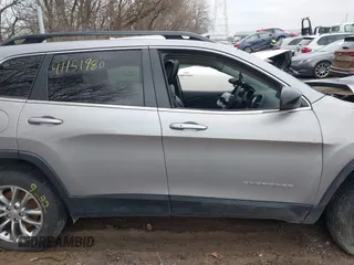2022 Jeep Cherokee Latitude Lux z VIN 1C4PJMMN9ND511277, wystawiony jako IAAI lot #41151980 z przebiegiem 51 809 mil mil oraz . Historia ofert i sprzedaży dostępna na DreamBid. Obrazek 12.