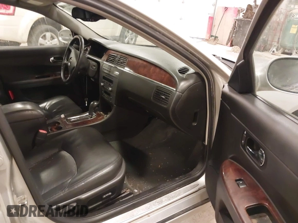 2008 Buick LaCrosse CXL with VIN 2G4WD582181278869, listed as a IAAI auction lot 41734181 with 152,518 mi miles. Bid and sale history available at carsss.com. Image 5.