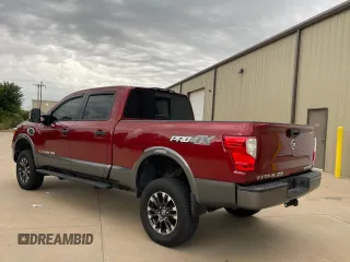 2016 Nissan Titan Pro-4X z VIN 1N6BA1F40GN516889, wystawiony jako Copart lot #72827234 z przebiegiem 123 706 mil mil oraz Czysty tytuł • Clean title. Historia ofert i sprzedaży dostępna na DreamBid. Obrazek 3.