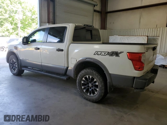 2017 Nissan Titan SV z VIN 1N6AA1E57HN569872, wystawiony jako Copart lot #53254555 z przebiegiem 170 573 mil mil oraz Szkoda całkowita • Salvage title. Historia ofert i sprzedaży dostępna na DreamBid. Obrazek 2.