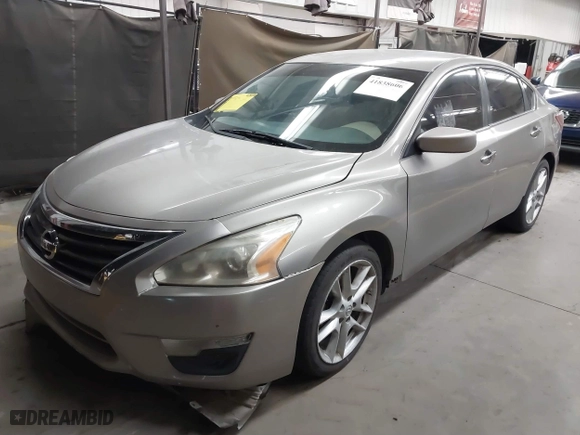 2013 Nissan Altima 2.5 SV with VIN 1N4AL3AP5DN423373, listed as a IAAI auction lot 41838606 with 237,989 mi miles. Bid and sale history available at carsss.com. Image 2.
