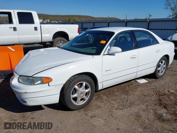 2000 Buick Regal LS with VIN 2G4WB55K6Y1234666, listed as a IAAI auction lot 40770655 with 105,684 mi miles. Bid and sale history available at carsss.com. Image 2.