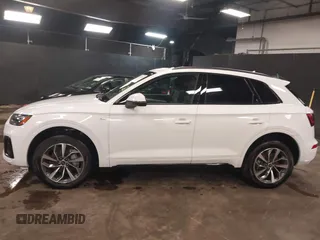 2024 Audi Q5 S line Premium z VIN WA1GAAFY8R2116024, wystawiony jako IAAI lot #41628404 z przebiegiem 4966 mil mil oraz . Historia ofert i sprzedaży dostępna na DreamBid. Obrazek 13.