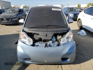2011 Smart fortwo Pure z VIN WMEEJ3BA1BK431045, wystawiony jako Copart lot #87462044 z przebiegiem 22 128 mil mil oraz Szkoda całkowita • Salvage title. Historia ofert i sprzedaży dostępna na DreamBid. Obrazek 5.