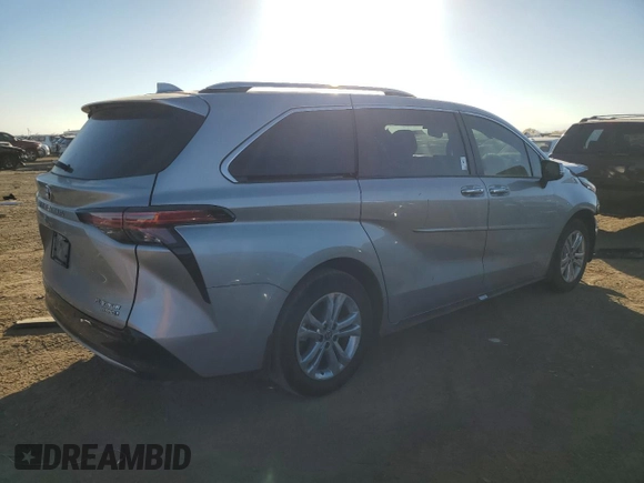 2024 Toyota Sienna Platinum z VIN 5TDESKFC8RS128364, wystawiony jako Copart lot #77888984 z przebiegiem 10 929 mil mil oraz Szkoda całkowita • Salvage title. Historia ofert i sprzedaży dostępna na DreamBid. Obrazek 3.