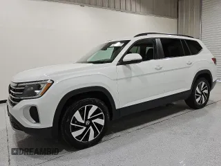 2024 Volkswagen Atlas SE z VIN 1V2HR2CA1RC546860, wystawiony jako Copart lot #55703805 z przebiegiem 33 296 mil mil oraz Czysty tytuł • Clean title. Historia ofert i sprzedaży dostępna na DreamBid. Obrazek 1.
