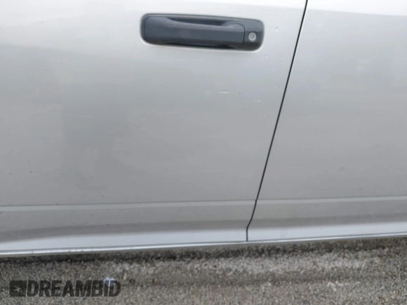 2013 Ram 2500 SLT z VIN 3C6UR5JL9DG571444, wystawiony jako IAAI lot #42210589 z przebiegiem 143 029 mil mil oraz . Historia ofert i sprzedaży dostępna na DreamBid. Obrazek 19.