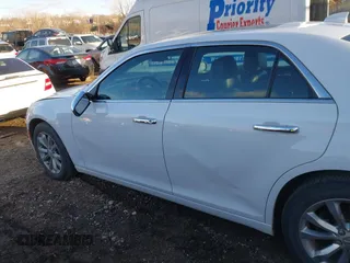 2018 Chrysler 300 Limited with VIN 2C3CCAKG1JH296670, listed as a IAAI auction lot 41691911 with 121,508 mi miles. Bid and sale history available at carsss.com. Image 14.