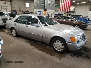 1993 Mercedes-Benz 400 z VIN WDBGA43E9PA106850, wystawiony jako Copart lot #85744534 z przebiegiem 155 005 mil mil oraz Tytuł czysty. Historia ofert i sprzedaży dostępna na DreamBid. Obrazek 4.