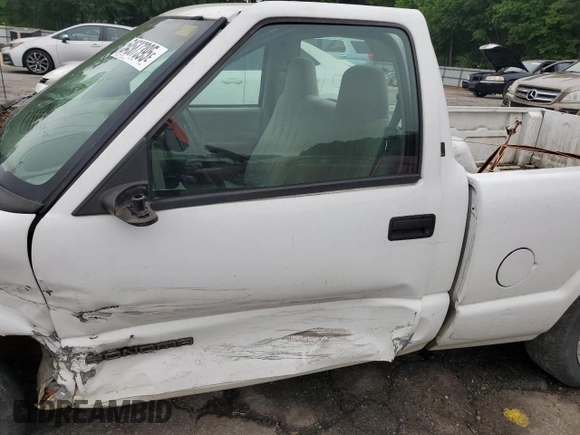 1998 GMC Sonoma z VIN 1GTCS1443W8511481, wystawiony jako Copart lot #54587395 z przebiegiem 104 975 mil mil oraz Szkoda całkowita • Salvage title. Historia ofert i sprzedaży dostępna na DreamBid. Obrazek 7.